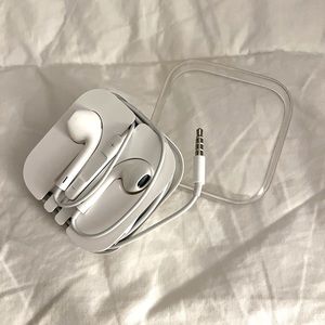 Apple headphones: brand new!
